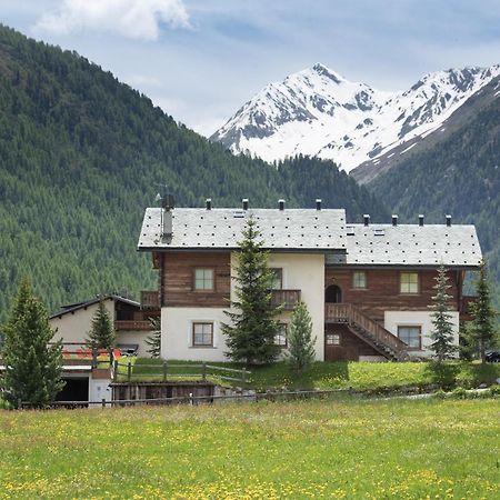 Residence Le Cascate Livigno Exterior photo